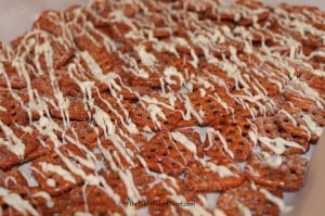 Cinnamon White Chocolate Pretzels | thebittersideofsweet.com Cinnamon White Chocolate Pretzels | thebittersideofsweet.com