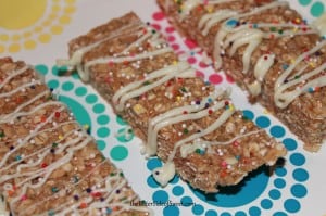 Funfetti Cake Mix Granola Bars via thebittersideofsweet Funfetti Cake Mix Granola Bars via thebittersideofsweet