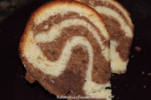 Sour cream pound cake via thebittersideofsweet Sour cream pound cake via thebittersideofsweet