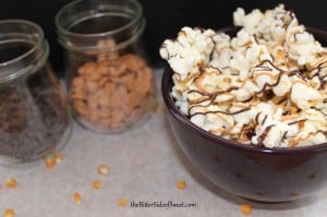 Butterscotch Chocolate Popcorn | thebittersideofsweet Butterscotch Chocolate Popcorn | thebittersideofsweet