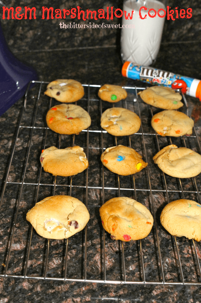 M&M Marshmallow Cookies via thebittersideofsweet.com M&M Marshmallow Cookies