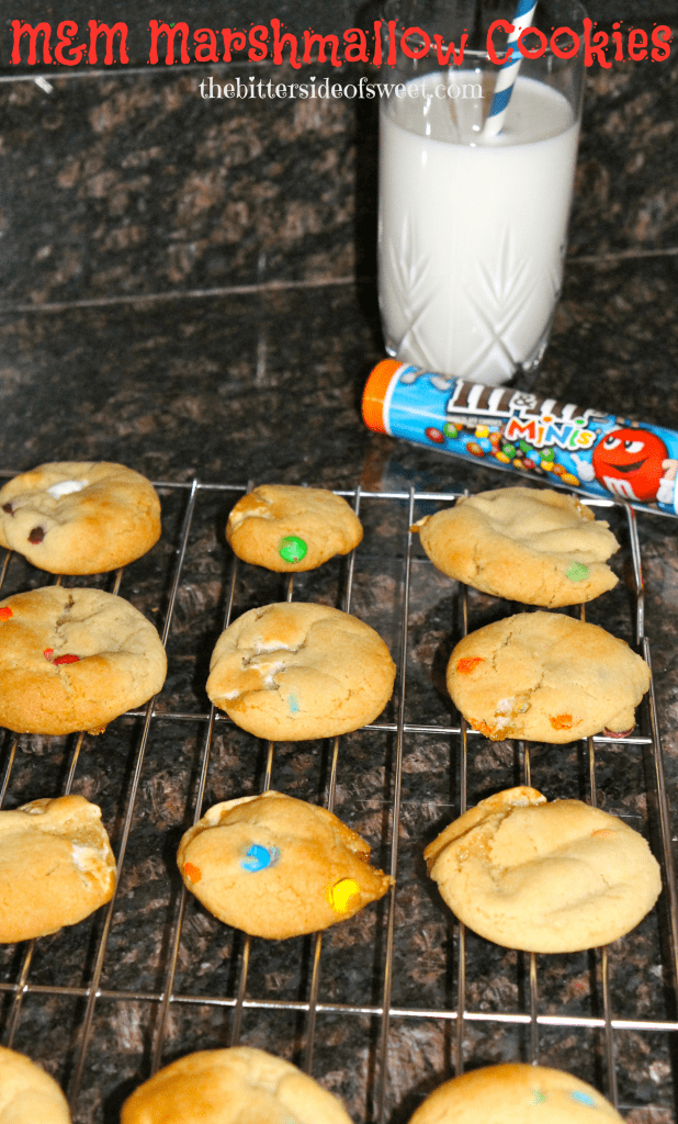 M&M Marshmallow Cookies via thebittersideofsweet.com M&M Marshmallow Cookies