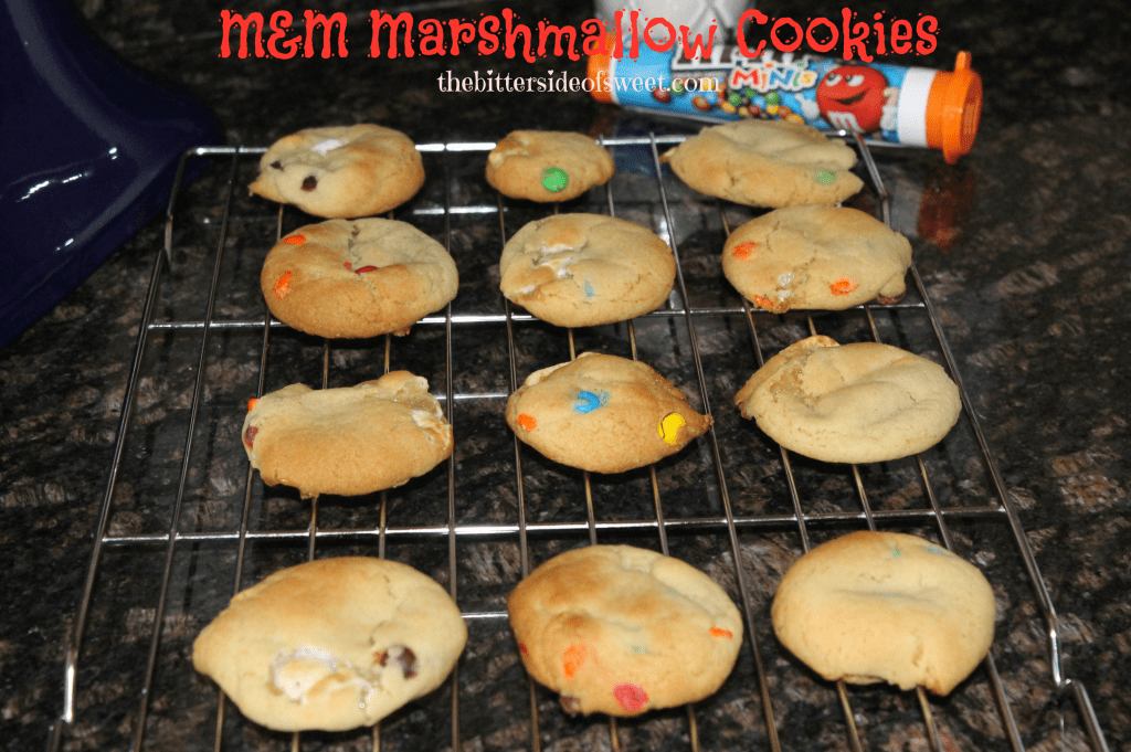 M&M Marshmallow Cookies via thebittersideofsweet.com M&M Marshmallow Cookies