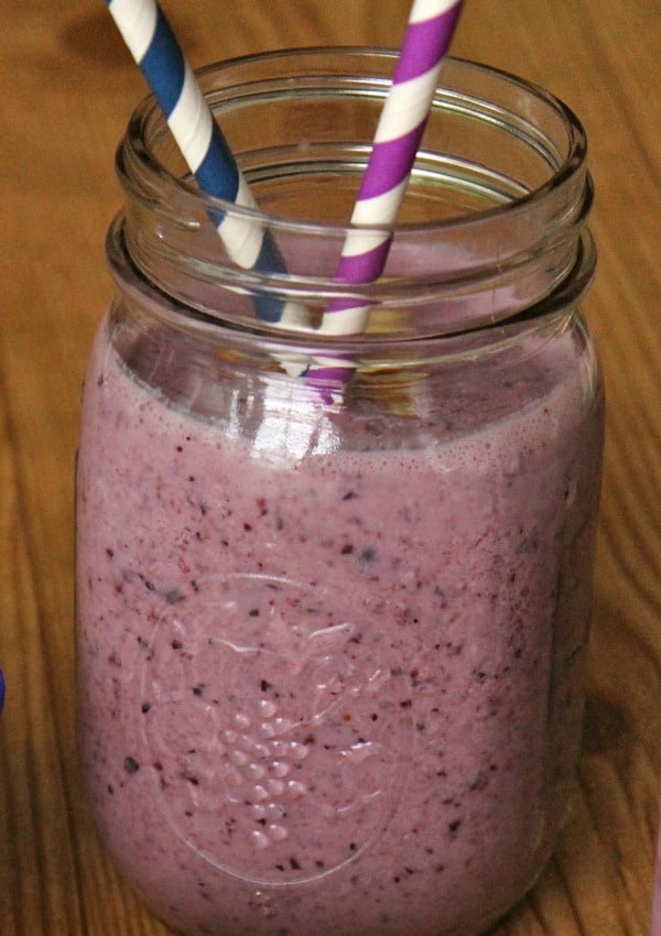 Blueberry Almond Smoothie | The Bitter Side of Sweet
