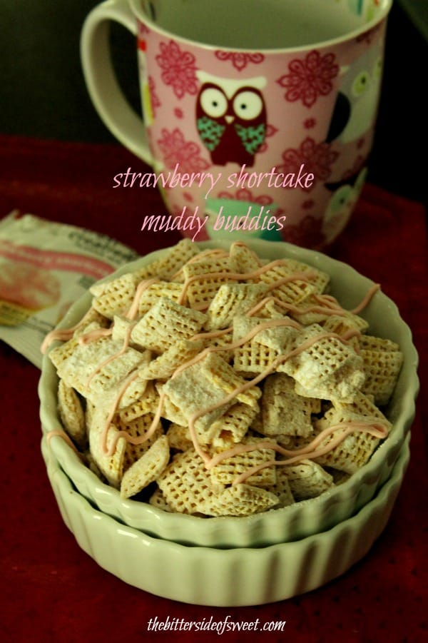 strawberry shortcake muddy buddies | thebittersideofsweet.com strawberry shortcake muddy buddies | thebittersideofsweet.com
