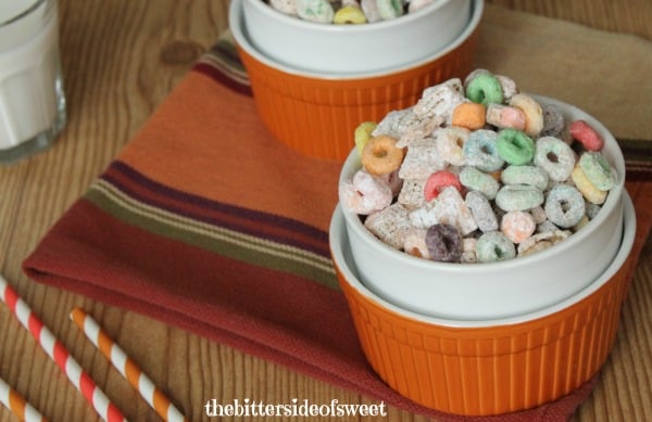 Fruity Muddy Buddies | thebittersideofsweet.com Fruity Muddy Buddies | thebittersideofsweet.com