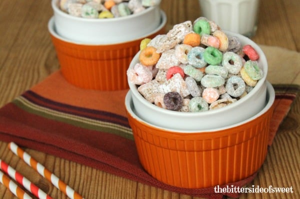 Fruity Muddy Buddies | thebittersideofsweet.com Fruity Muddy Buddies | thebittersideofsweet.com