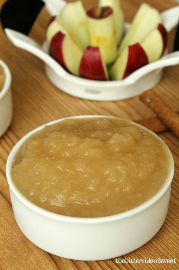 Easy Homemade Applesauce perfect for afternoon snack or lunch box treats! | thebittersideofsweet.com Easy Homemade Applesauce perfect for afternoon snack or lunch box treats! | thebittersideofsweet.com