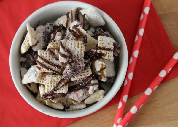 Red Velvet Muddy Buddies - The Bitter Side of Sweet
