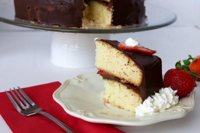 Strawberry Chocolate Ganache Cake - The Bitter Side of Sweet