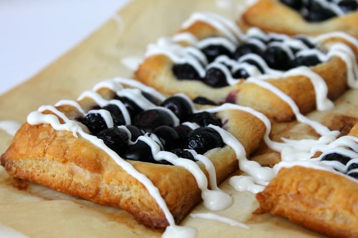 White Chocolate Blueberry Tarts - The Bitter Side of Sweet