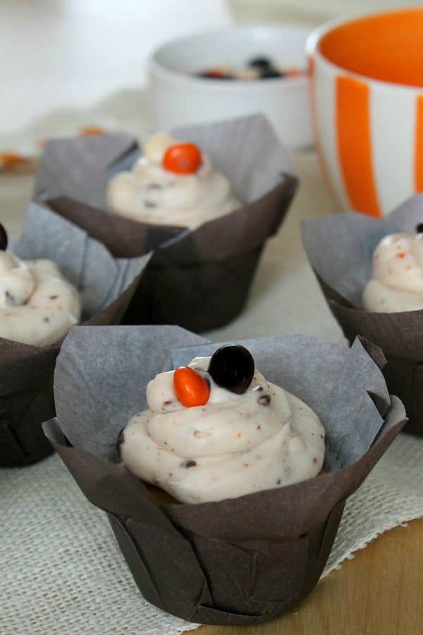 Pumpkin Spice Latte Cupcakes - The Bitter Side of Sweet #FallFlavors #ad