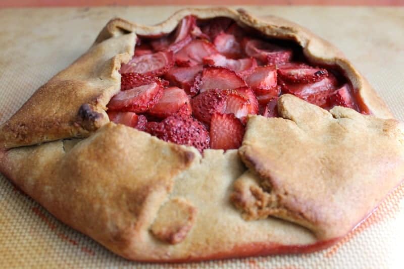 Whole Wheat Strawberry Galette has simple ingredients and taste great and no added sugar! Perfect for those summer berries! | The Bitter Side of Sweet #strawberries #pie #dessert Whole Wheat Strawberry Galette