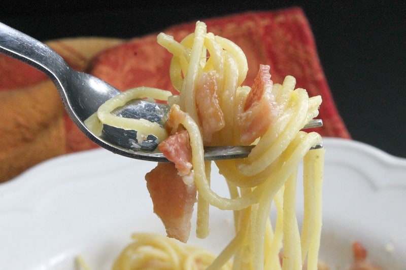 Bacon is the star of this Spaghetti alla Carbonara Recipe! A traditional Italian dish that is made simple and ready in 30 minutes! Spaghetti alla Carbonara in a white bowl