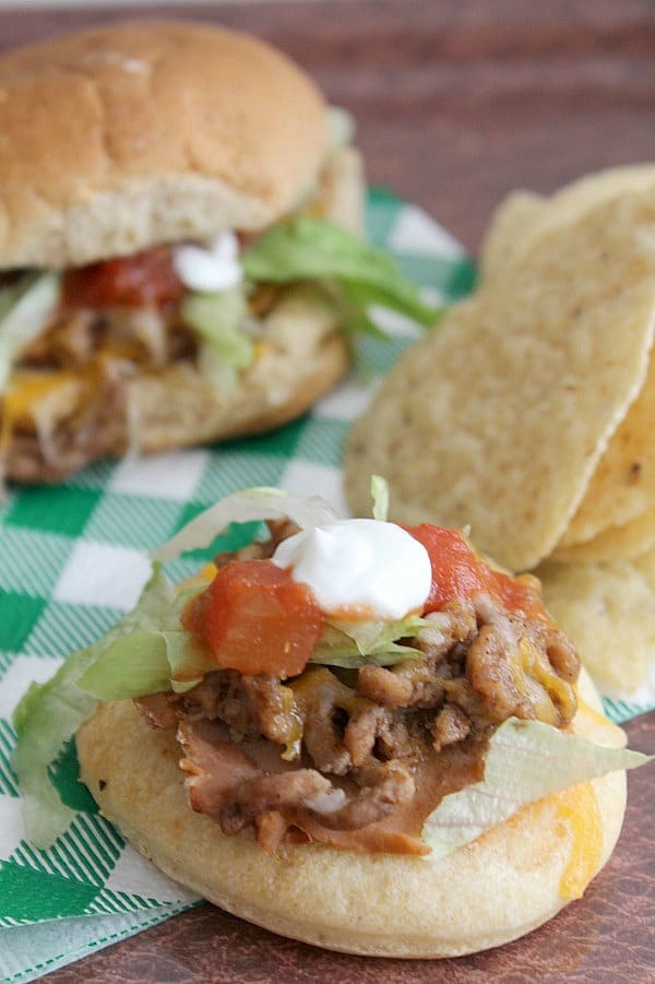 Mini Taco Pizzas and Sliders | The Bitter Side of Sweet #MakeGameTimeSaucy #ad