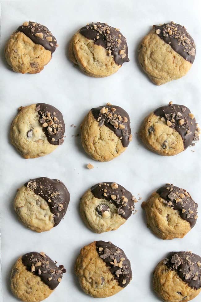 An easy cookie to make, these Toffee Chocolate Chip Cookies are packed with toffee and chocolate flavor! Perfect for Christmas cookie trays! | The Bitter Side of Sweet #cookies #toffee #chocolate Toffee Chocolate Chip Cookies