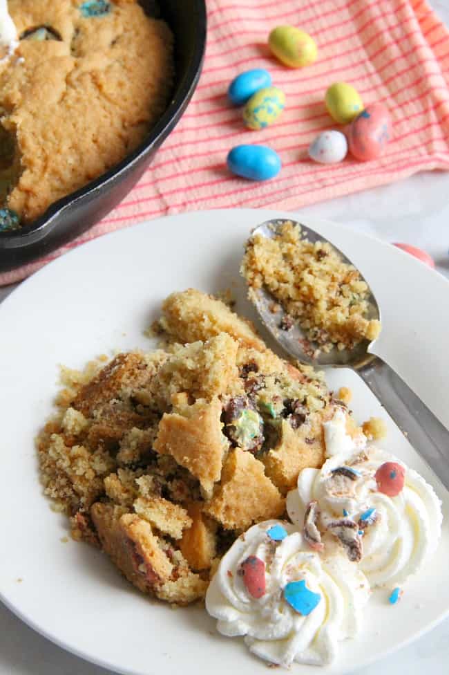 Malted Chocolate Chip Skillet Cookie | The Bitter Side of Sweet #sponsored #EasterSweetsWeek #chocolate #cookie Malted Chocolate Chip Skillet Cookie
