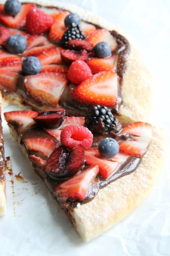 This Mixed Berry Fruit Pizza is a flavorful dessert pizza that will complete any pizza night! Use any fresh berries to make is sweet and perfect! #SummerDessertWeek Mixed Berry Fruit Pizza
