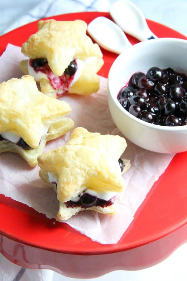 Blueberry Cream Puffs are an easy dessert for any summer barbecue you throw. Summer might be almost over, but these sweet treats are good all year long. | The Bitter Side of Sweet #blueberries #puffpastry Blueberry Cream Puffs