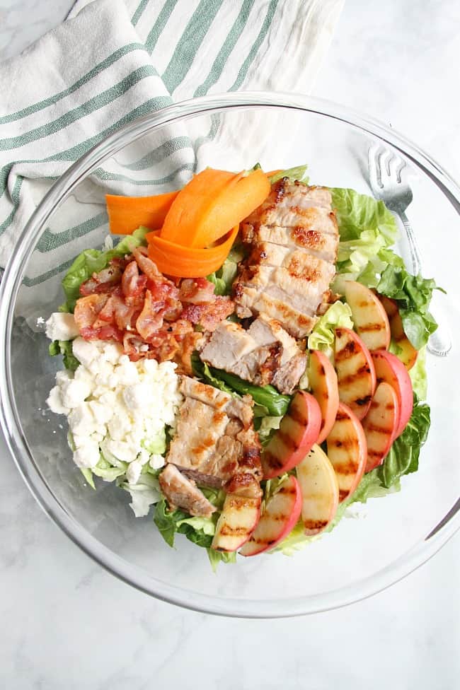 This Grilled Pork Loin Salad with Grilled Apples is a refreshing salad loaded with flavor! Top with bacon, carrots and feta cheese and you have perfection! | The Bitter Side of Sweet #ad #RealFlavorRealFast #SmithfieldRealFresh Grilled Pork Loin Salad with Grilled Apples