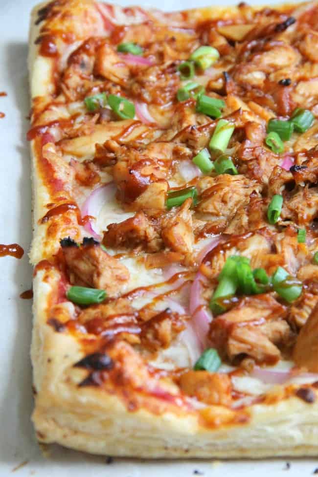 Puff Pastry BBQ Chicken Pizza will make parents and kids happy! It's an easy weeknight dinner that everyone will go crazy for! | The Bitter Side of Sweet #pizza #puffpastry #chicken Puff Pastry BBQ Chicken Pizza