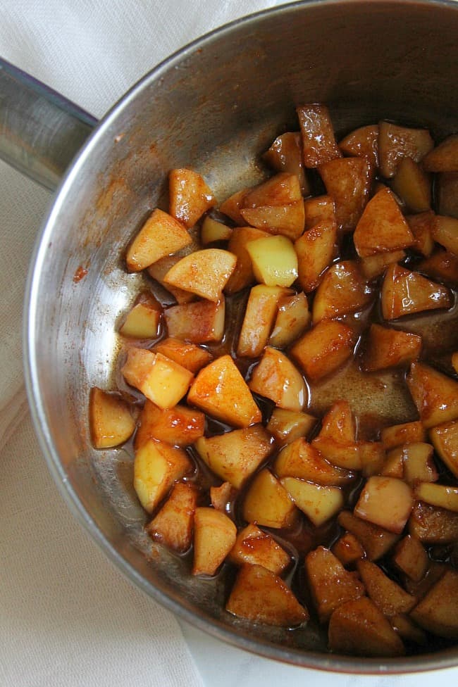 Freshly picked apples covered in cinnamon, butter and brown sugar are the simple ingredients you need to make this Simple Apple Compote! | The Bitter Side of Sweet #apples #easy #simple #dessert #fall Simple Apple Compote