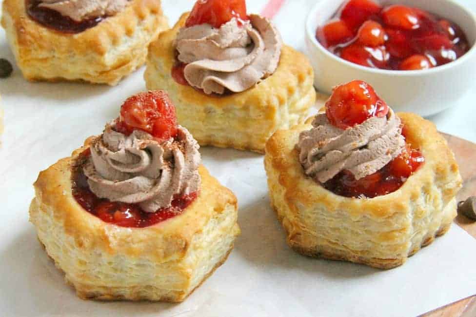 These Black Forest Pastry Cups are an elegant dessert that takes just a matter of minutes to bake up! Perfect for when you need something quick to serve! | The Bitter Side of Sweet #puffpastry #chocolate #cherries Black Forest Pastry Cups