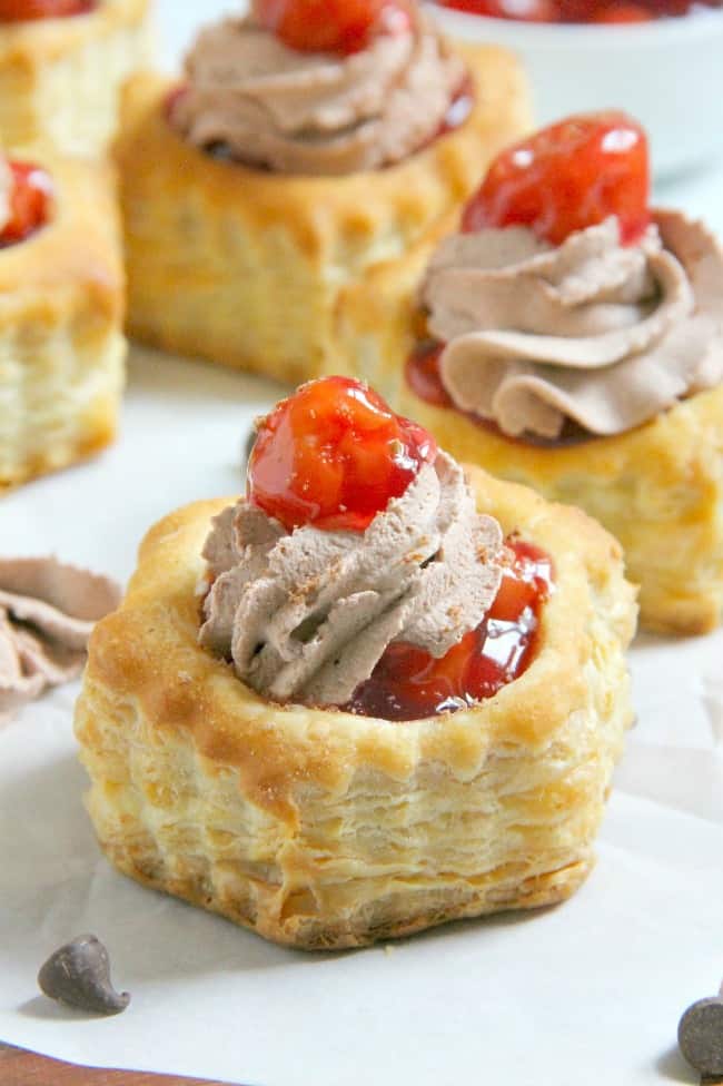 These Black Forest Pastry Cups are an elegant dessert that takes just a matter of minutes to bake up! Perfect for when you need something quick to serve! | The Bitter Side of Sweet #puffpastry #chocolate #cherries Black Forest Pastry Cups