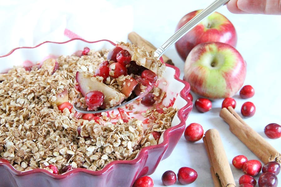 Cranberry Apple Crisp is a super simple dessert that is a little sweet and a little tart! Perfect for any holiday celebration! | The Bitter Side of Sweet #cranberry #cranberries #apples #thanksgiving #dessert Cranberry Apple Crisp