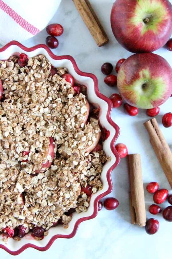Cranberry Apple Crisp is a super simple dessert that is a little sweet and a little tart! Perfect for any holiday celebration! | The Bitter Side of Sweet #cranberry #cranberries #apples #thanksgiving #dessert Cranberry Apple Crisp