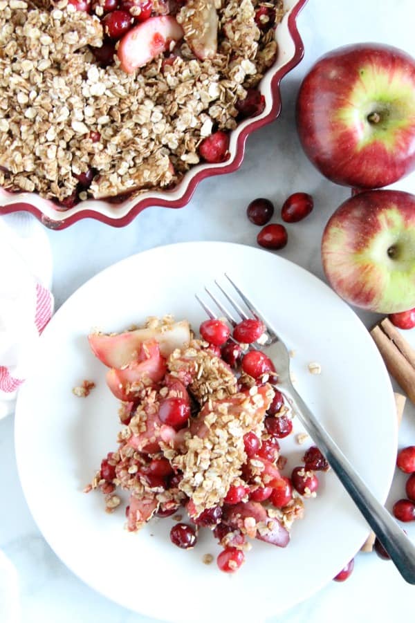 Cranberry Apple Crisp is a super simple dessert that is a little sweet and a little tart! Perfect for any holiday celebration! | The Bitter Side of Sweet #cranberry #cranberries #apples #thanksgiving #dessert Cranberry Apple Crisp