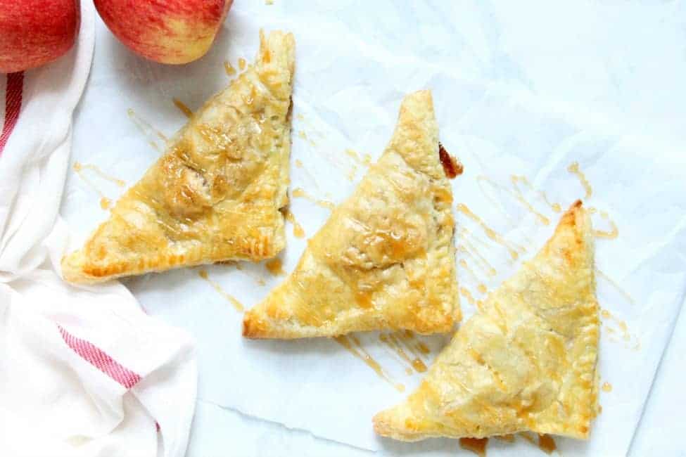 Puff Pastry Apple Pie Turnovers bake up quick and easy, just in time for tonight’s dessert. Or even tomorrow’s breakfast! | The Bitter Side of Sweet #apples #puffpastry Puff Pastry Apple Pie Turnovers