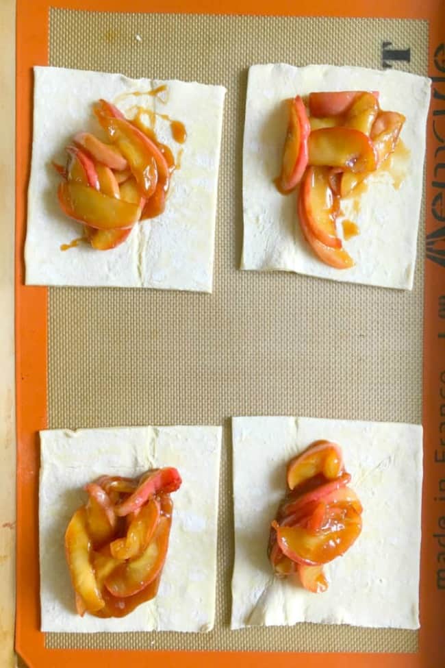 Puff Pastry Apple Pie Turnovers bake up quick and easy, just in time for tonight’s dessert. Or even tomorrow’s breakfast! | The Bitter Side of Sweet #apples #puffpastry Puff Pastry Apple Pie Turnovers
