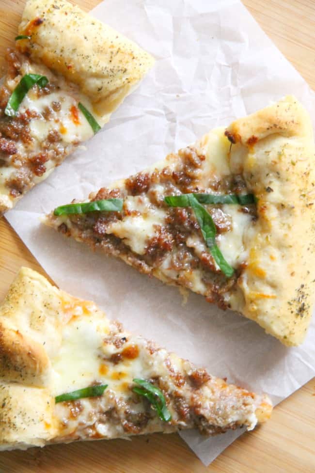 You can have the taste of store bought pizza right in your own home with this Stuffed Crust Sausage Pizza! Filled with lots of cheesy goodness! | The Bitter Side of Sweet #pizza #cheese #sausage Stuffed Crust Sausage Pizza