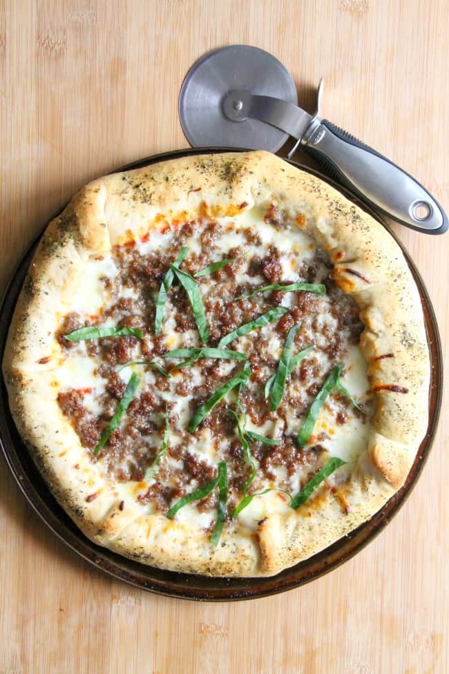 You can have the taste of store bought pizza right in your own home with this Stuffed Crust Sausage Pizza! Filled with lots of cheesy goodness! | The Bitter Side of Sweet #pizza #cheese #sausage Stuffed Crust Sausage Pizza