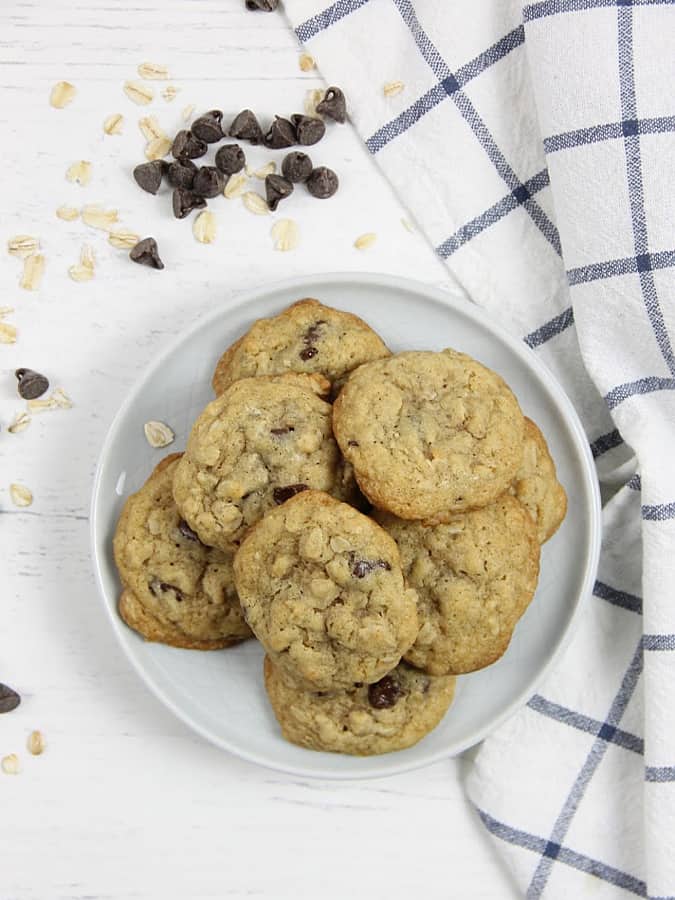 These Oatmeal Chocolate Chip Cookies are soft and chewy! Loaded with chocolate chips and a touch of cinnamon these cookies are so easy to make! Oatmeal Chocolate Chip Cookies with chocolate chips