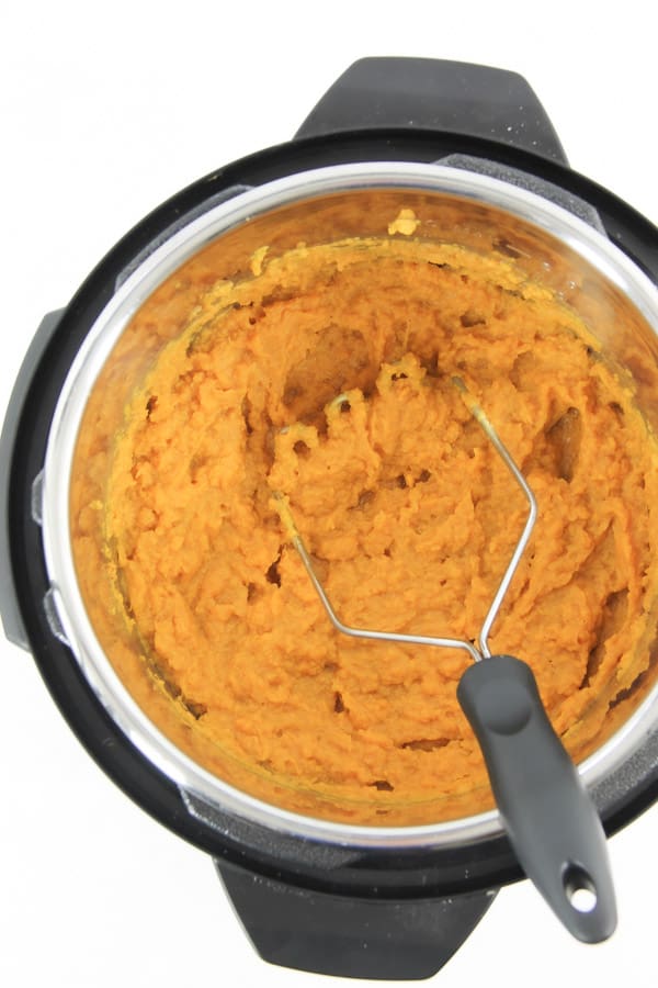 Easy Instant Pot Mashed Sweet Potatoes with Cinnamon! Creamy potatoes flavored with cinnamon, nutmeg and butter! The BEST side dish! Instant Pot Mashed Sweet Potatoes with Cinnamon cooked in instant pot