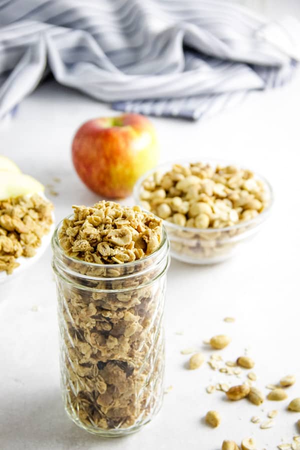This easy Peanut Butter Granola snack is so delicious, you will be making it over and over again! Packed with peanut butter flavor! peanut butter granola in mason jar.