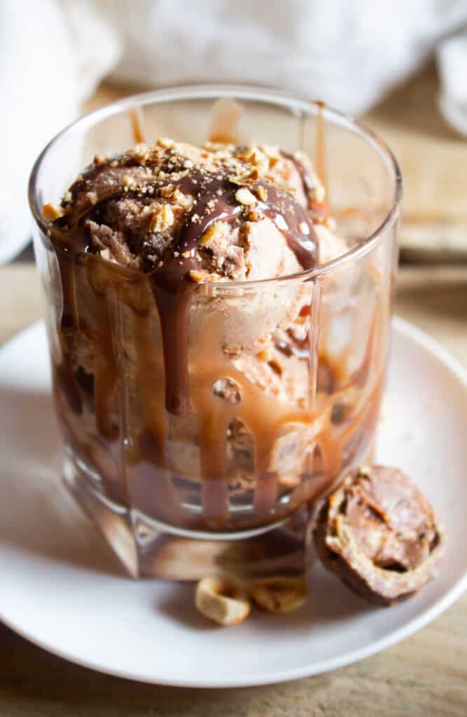No churn Ferrero Rocher Ice Cream! A delicious creamy hazelnut chocolate ice cream that is the ultimate summer treat! Ferrero Rocher Ice Cream topped with chocolate and nuts.