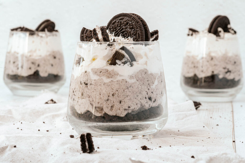 This easy Cookies and Cream Mousse is the perfect no bake dessert! Made with just 3 ingredients, it comes together quickly! Cookies and Cream Mousse with cookies on top!