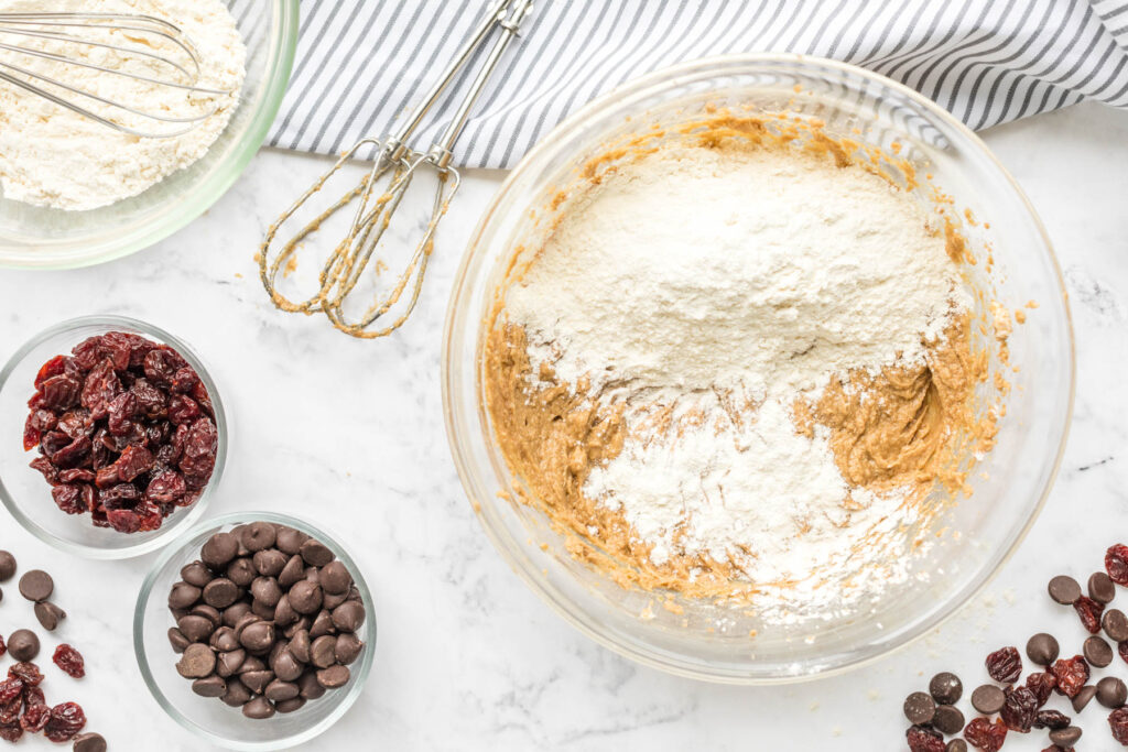 dry ingredients mixed into glass bowl.