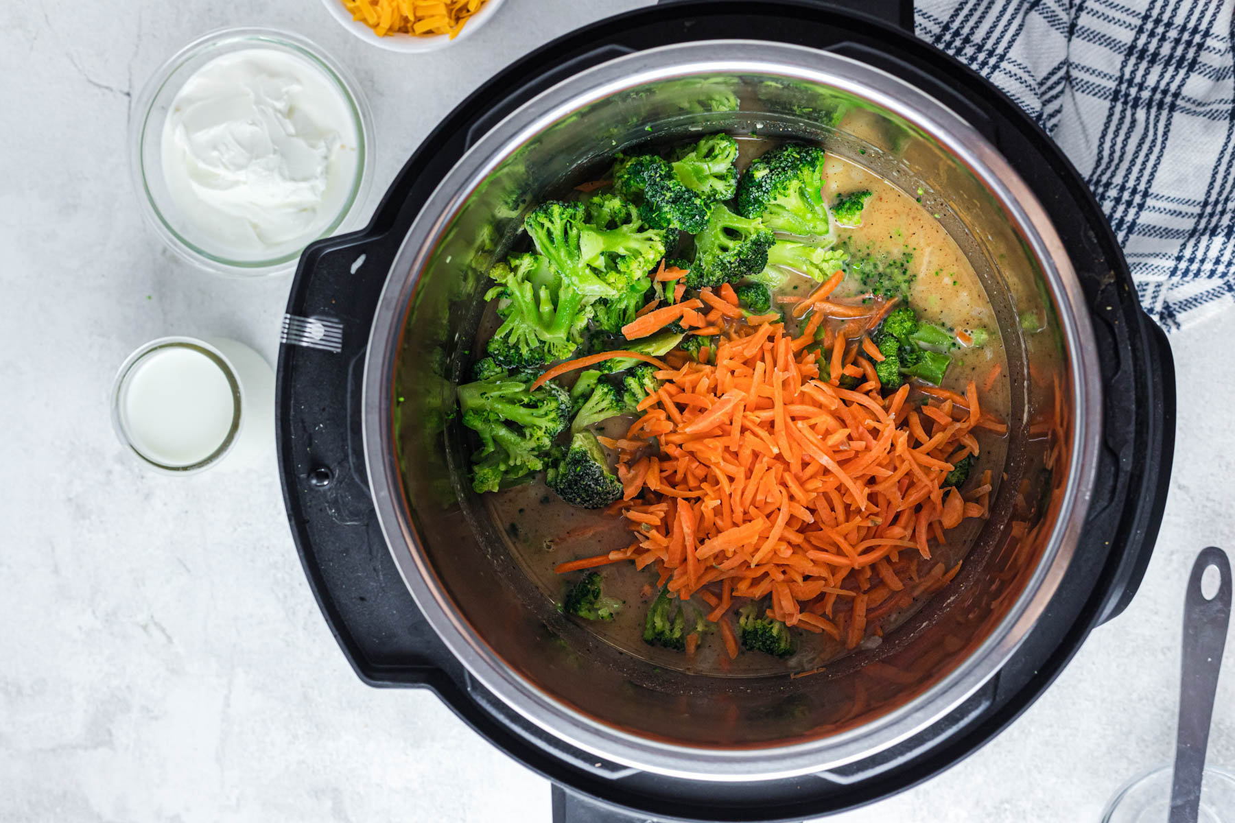 add broccoli and carrots to instant pot.