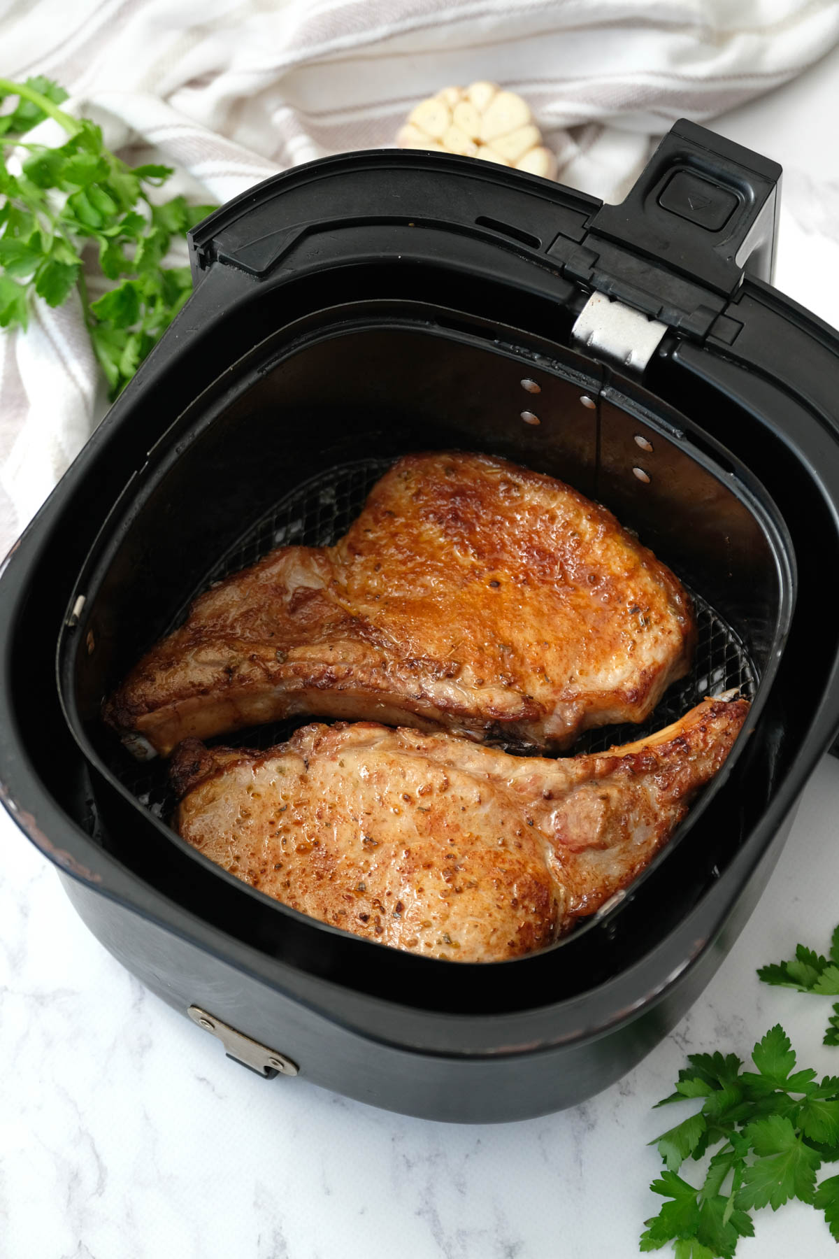 Our recipe for air fryer pork chops is simple and delicious, with crispy golden brown exteriors and tender, flavorful meat inside. Air fryer pork chops with a crispy golden brown exterior and tender, juicy meat inside.