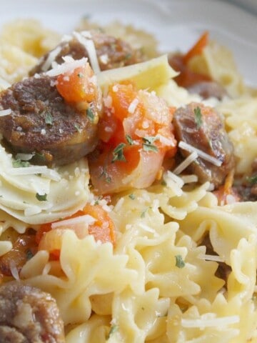Italian Sausage and Artichoke Pasta (Pasta con salsiccia e carciofo) | The Bitter Side of Sweet #ad