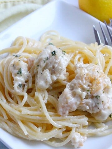 Creamy Lemon Pepper Chicken Spaghetti | The Bitter Side of Sweet #SundaySupper #pasta #dinner