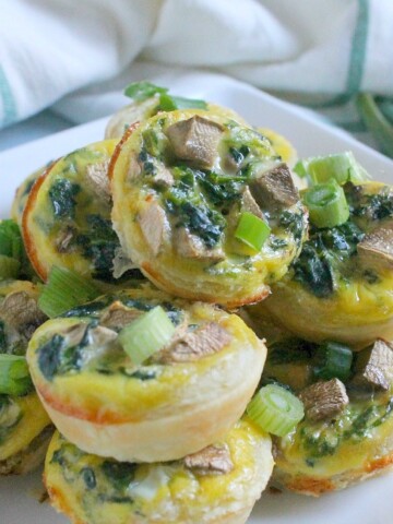 Spinach Mushroom Quiche Bites | The Bitter Side of Sweet #mushrooms #egg #appetizer #puffpastry