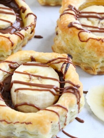 Banana Nutella Puff Pastry Cups | The Bitter Side of Sweet #nutella #puffpastry #chocolate #banana #dessert