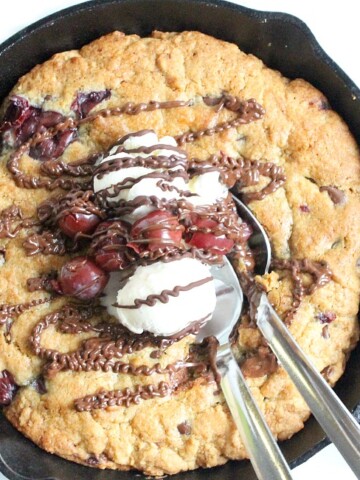 Chocolate Cherry Skillet Cookie | The Bitter side of Sweet #chocolate #cherry #cookies #SundaySupper
