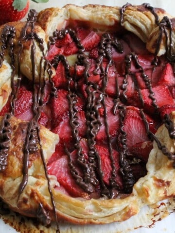 Puff Pastry Chocolate Strawberry Galette | The Bitter Side of Sweet #strawberry #chocolate #dessert #ValentinesDay
