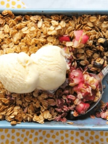 Apple Blueberry Crisp in blue dish.